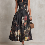 Midi šaty z plisovaného saténu s čiernym kľúčovým výstrihom